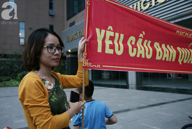 Người già, trẻ nhỏ chung cư Victoria Văn Phú biểu tình đòi nước sạch, yêu cầu tổ chức hội nghị cư dân - Ảnh 16.
