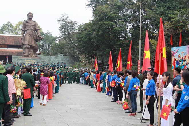 Những h&igrave;nh ảnh x&uacute;c động tại lễ giao nhận qu&acirc;n 2018 tại Thủ đ&ocirc; - Ảnh 1.
