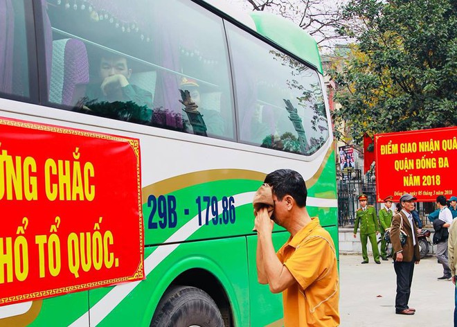 Những h&igrave;nh ảnh x&uacute;c động tại lễ giao nhận qu&acirc;n 2018 tại Thủ đ&ocirc; - Ảnh 8.