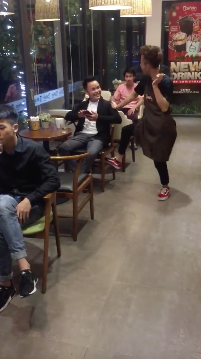 Clip: Khi bạn sinh ra để làm dancer nhưng số phận lại đưa đẩy thành anh phục vụ quán cafe - Ảnh 3.