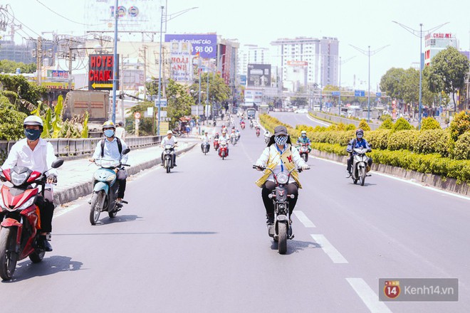 Sài Gòn nắng nóng kinh hoàng ngày 8/3, chị em phụ nữ trùm kín mít vẫn nhăn mặt khi ra đường - Ảnh 1.