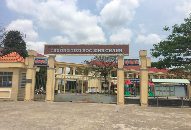 Vụ giáo viên quỳ xin lỗi phụ huynh: “Cùng hành vi quỳ đó, dường như chúng ta đang quên học sinh còn chịu sang chấn tâm lý nhiều hơn” - Ảnh 1. Vụ giáo viên quỳ xin lỗi phụ huynh: “Cùng hành vi quỳ đó, dường như chúng ta đang quên học sinh còn chịu sang chấn tâm lý nhiều hơn” - Ảnh 1.