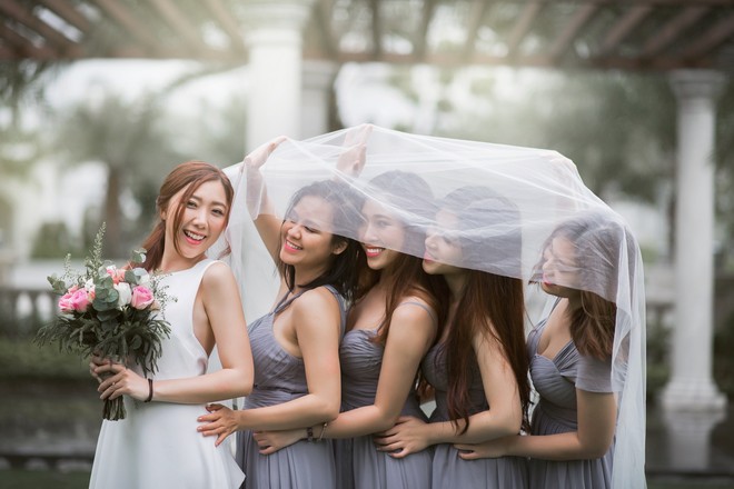 Sau đám cưới của Huỳnh Mi em gái Trấn Thành, lộ diện 4 nàng phù dâu dễ thương trong hội bạn thân 10 năm của cô dâu - Ảnh 8.