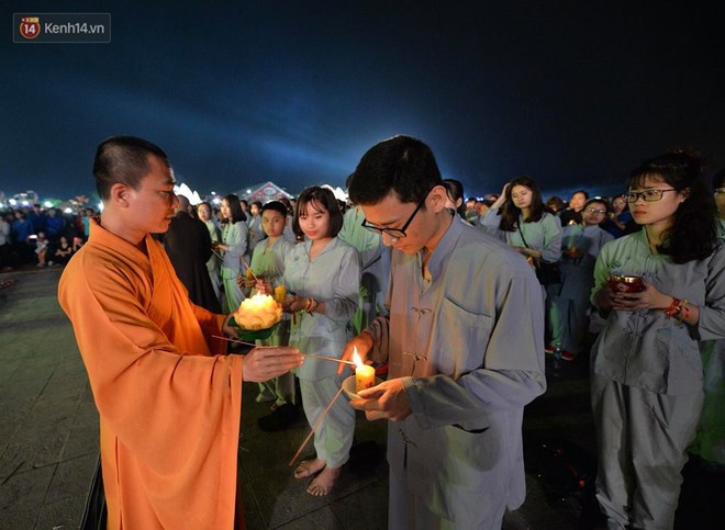 Tam Đảo ùn tắc nghiêm trọng sau lễ hội hoa đăng Tây Thiên: Phật tử, du khách chôn chân ngoài đường - Ảnh 7.