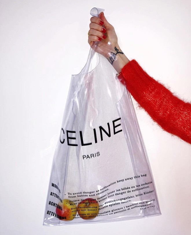 Trông hệt như túi nilon đi chợ nhưng túi nhựa trong có giá hơn 20 triệu của Celine đang được các tín đồ thời trang thích điên cuồng - Ảnh 1.