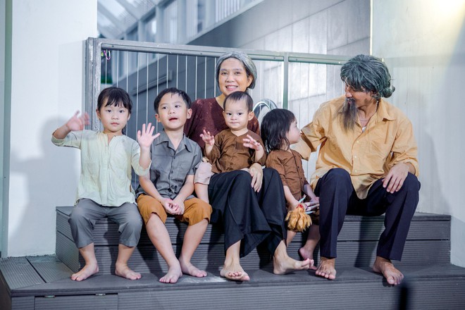 Gia đình Lý Hải - Minh Hà nhí nhảnh hết cỡ trong nhạc phim Lật mặt 3 - Ảnh 9.