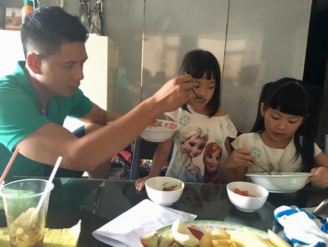 Sao nam Việt: Từng là soái ca sát gái hô biến thành ông bố bỉm sữa đảm đang - Ảnh 21. Sao nam Việt: Từng là soái ca sát gái hô biến thành ông bố bỉm sữa đảm đang - Ảnh 21.