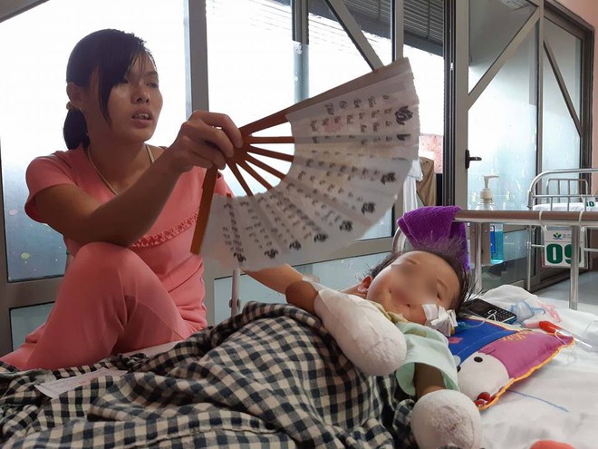 Bé gái 3 tuổi bị hoại tử tứ chi chỉ sau cơn sốt, nguy cơ phải tháo khớp trong vài ngày nữa - Ảnh 1. Bé gái 3 tuổi bị hoại tử tứ chi chỉ sau cơn sốt, nguy cơ phải tháo khớp trong vài ngày nữa - Ảnh 1.