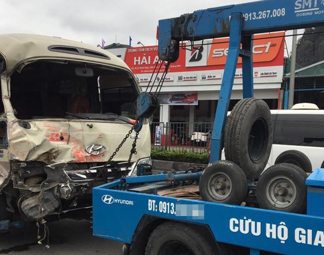 Quảng Ninh: 2 xe khách va chạm khiến nhiều người bị thương - Ảnh 1.