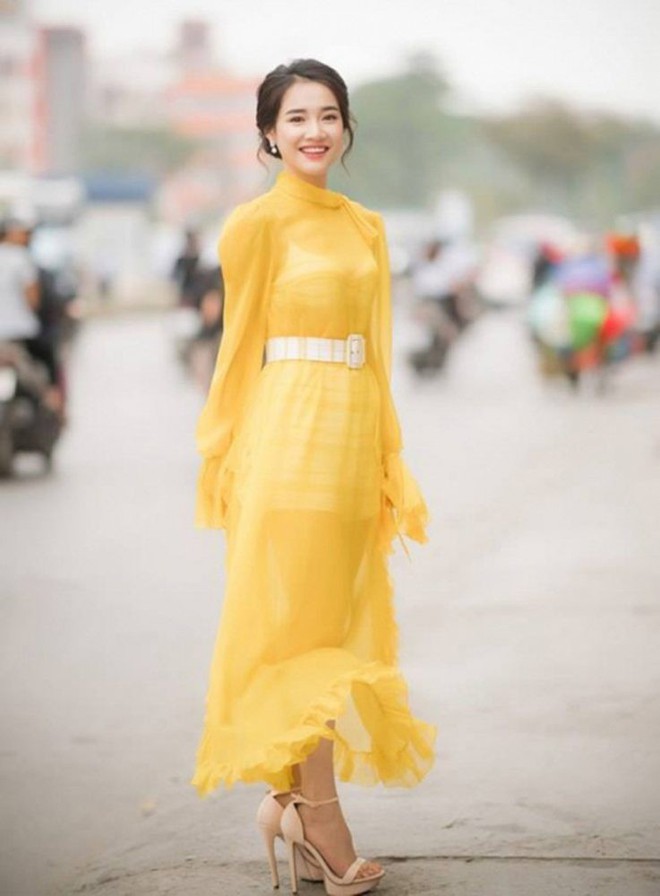 Ai cũng nghĩ Nhã Phương cẩu thả khi đi sandal rộng nhưng lý do thật sự thì không phải vậy - Ảnh 3.