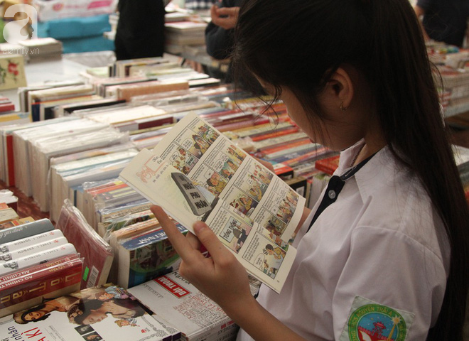 Người Hà Nội hào hứng kéo đến mua sách giảm giá mạnh, chỉ từ 5.000 đồng tại lễ hội sách Mùa hạ - Ảnh 2.