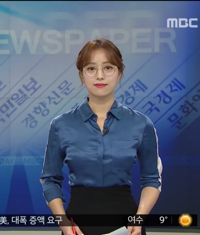 Đeo kính khi dẫn chương trình, nữ MC Hàn Quốc được netizen ngợi khen khi đi ngược chuẩn mực vẻ đẹp - Ảnh 1.