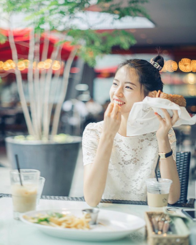 3 con gi&aacute;p nữ n&agrave;y cứ thấy buồn l&agrave; ăn, c&agrave;ng buồn lại c&agrave;ng ăn nhiều - Ảnh 1.