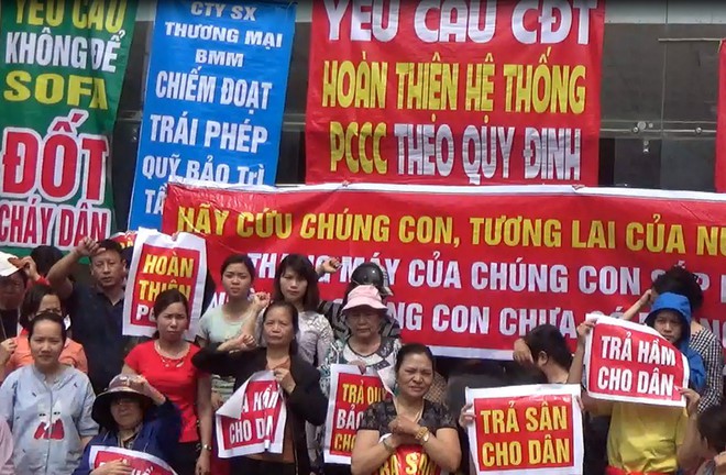 Bê bối chung cư BMM Hà Đông: Vứt bỏ bình chữa cháy hết hạn, di chuyển kho nội thất vi phạm PCCC - Ảnh 2.