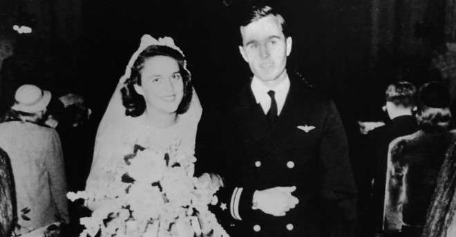 Mối tình trong mơ 77 năm yêu trọn vẹn, thủy chung của vợ chồng cựu Tổng thống Mỹ George Bush “cha” - Ảnh 2.