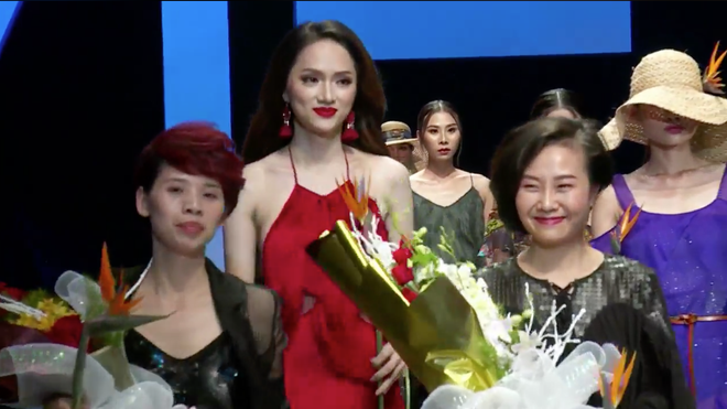 Hoa hậu Hương Giang thiêu đốt sàn diễn ngay đêm đầu tiên của Tuần lễ thời trang quốc tế Việt Nam 2018 - Ảnh 5.