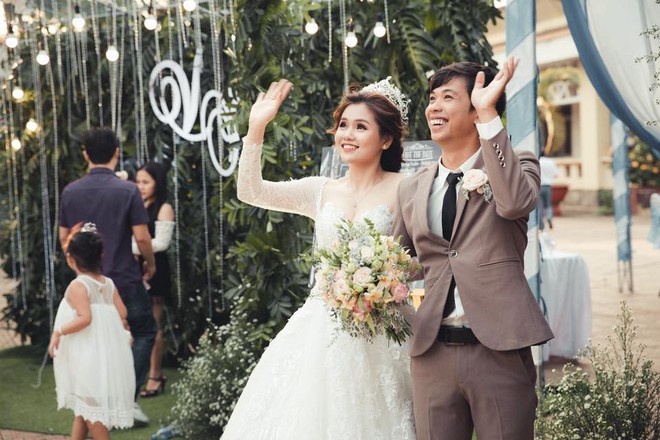 Nổi tiếng vì clip chia tay bố đẻ trong đám cưới, cô gái Sài Gòn tiết lộ chuyện hậu trường cảm động “còn mỗi ba lủi thủi ở nhà” - Ảnh 7.