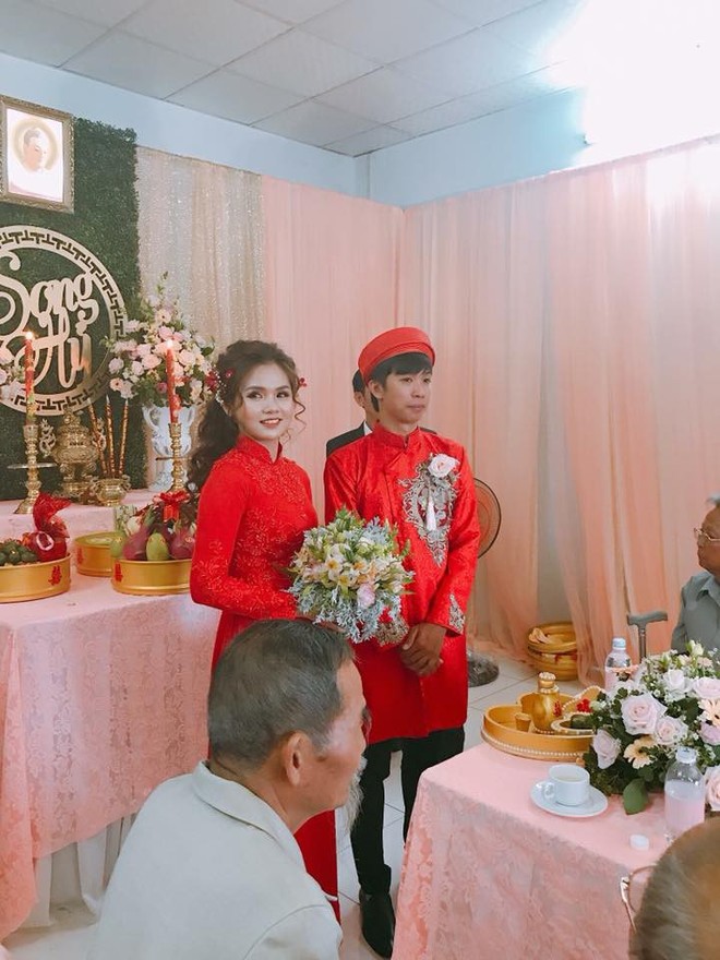 Nổi tiếng vì clip chia tay bố đẻ trong đám cưới, cô gái Sài Gòn tiết lộ chuyện hậu trường cảm động “còn mỗi ba lủi thủi ở nhà” - Ảnh 9.