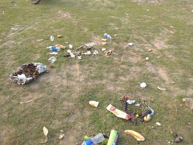 Thanh niên đi thăm mộ chó cưng ở bãi sông Hồng, phát hiện ra mộ biến thành bếp nướng thịt và xung quanh toàn là rác - Ảnh 3.