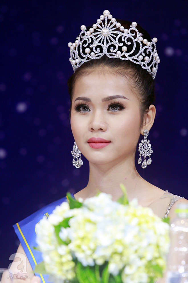 Tân Hoa hậu Biển Việt Nam toàn cầu 2018 Kim Ngọc: Bằng tốt nghiệp cấp 3 của tôi là minh bạch - Ảnh 1.