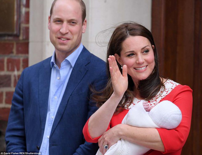 Đây là câu trả lời của Hoàng tử William khi được hỏi về tên của con thứ 3 và bí mật phía sau vẻ rạng rỡ của Công nương Kate ngay sau khi sinh - Ảnh 2.