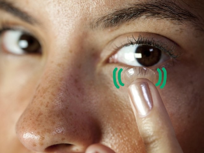 Bác sĩ mắt chia sẻ 4 điều bạn tuyệt đối không bao giờ được làm với kính áp tròng - Ảnh 1.