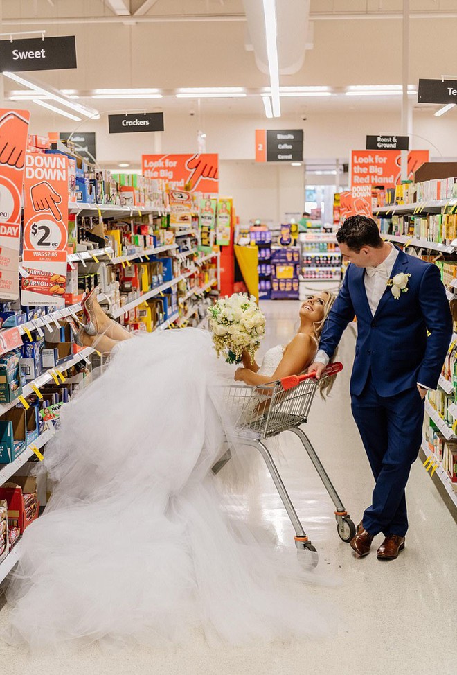 Cặp đôi vào tận siêu thị để chụp ảnh cưới, tưởng kỳ quái nhưng đằng sau đó là một câu chuyện tình tuyệt đẹp - Ảnh 4.