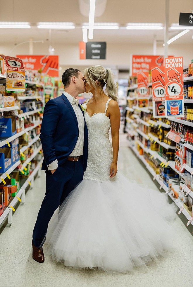 Cặp đôi vào tận siêu thị để chụp ảnh cưới, tưởng kỳ quái nhưng đằng sau đó là một câu chuyện tình tuyệt đẹp - Ảnh 3.