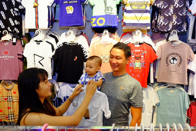 Sài Gòn đã có Phố thời trang ở Quận 5, thu hút giới trẻ và nhiều gia đình đến mua sắm - Ảnh 7.