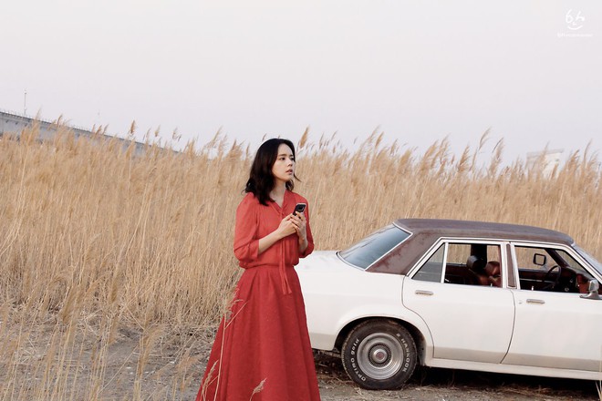 Lộ ảnh hậu trường sự kiện trở lại gây sốt của mỹ nhân Han Ga In: Ngồi yên trang điểm cũng đẹp như poster phim - Ảnh 10.