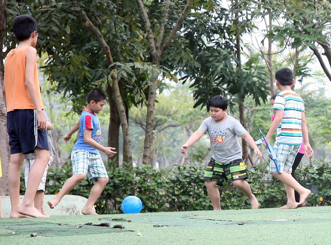Hà Nội: Công viên, khu vui chơi vắng vẻ bất thường dịp nghỉ lễ 30/4 - 1/5 - Ảnh 16.