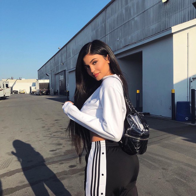 Balo nhựa trong như trẻ con có giá gần trăm triệu mà cả Kỳ Duyên, Mai Phương Thúy và Kylie Jenner đều mê - Ảnh 4.