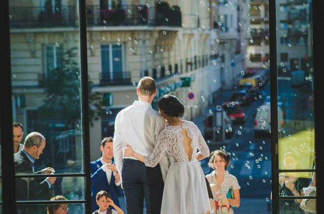 Đám cưới tối giản của cặp Việt - Pháp, chưa đến 20 khách mời, váy cưới mua online, mà ai cũng ngưỡng mộ ao ước - Ảnh 10.
