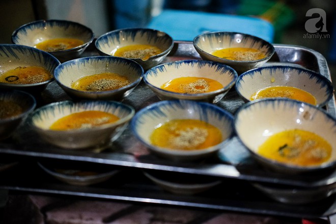 Tiệm bánh canh giò heo hơn 30 năm tuổi dù trong hẻm nhỏ nhưng tối nào cũng tấp nập khách ở Sài Gòn - Ảnh 7.