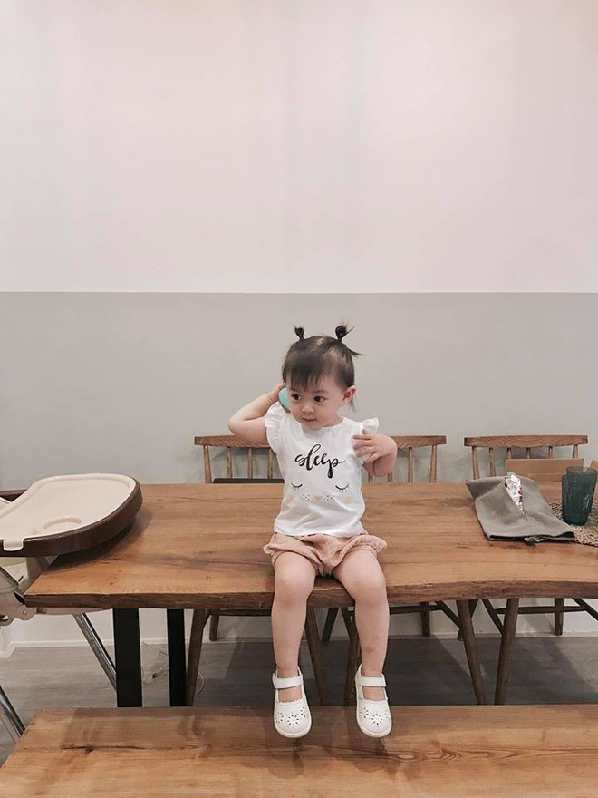 Nghỉ lễ này dân tình chen nhau đi biển lên núi, các hotmom xinh đẹp lại rủ nhau ở nhà - Ảnh 22.