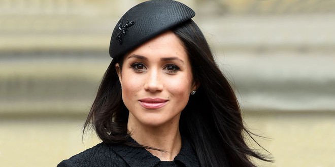 Giữa vô vàn mẫu giày thể thao đẹp, Meghan Markle chỉ mê đắm đôi sneakers trắng này  - Ảnh 1.