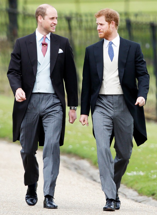 Những bức ảnh gắn liền với thời thơ ấu của bộ đ&ocirc;i Ho&agrave;ng tử William v&agrave; Harry - Ảnh 18.