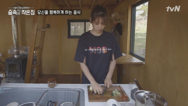 Park Shin Hye bỏ dùng điện thoại, ăn rau dại đúng kiểu người rừng - Ảnh 8.
