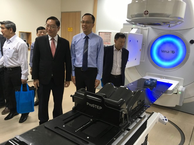 TP.HCM: Bệnh nhân ung thư bắt đầu được điều trị bằng máy xạ trị gia tốc hiện đại nhất Việt Nam - Ảnh 1.