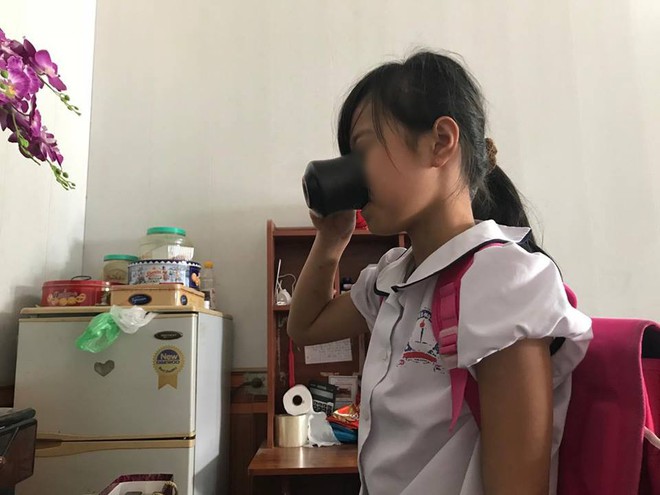Lời kể của bé gái bị cô giáo bắt uống nước giẻ lau bảng - Ảnh 1.