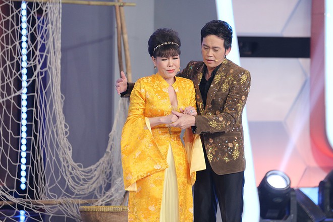 Lê Giang giật thót khi bị nhắc về chồng cũ Duy Phương trên sóng truyền hình - Ảnh 1.