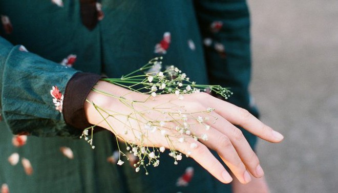 Đàn bà muốn bình yên phải biết đủ: đủ yêu thì giữ, đủ buồn thì buông - Ảnh 2. Đàn bà muốn bình yên phải biết đủ: đủ yêu thì giữ, đủ buồn thì buông - Ảnh 2.