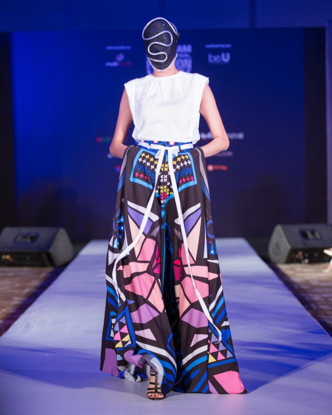 Hơn 1 tuần nữa mới khai mạc nhưng Vietnam International Fashion Week đã hé lộ dần các thiết kế mới - Ảnh 13.