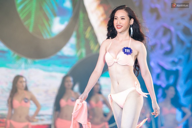 Clip: Thí sinh Hoa hậu Biển vấp váy, té ngã trên sân khấu được gọi tên vào Top 40 trong đêm Bán kết - Ảnh 16.