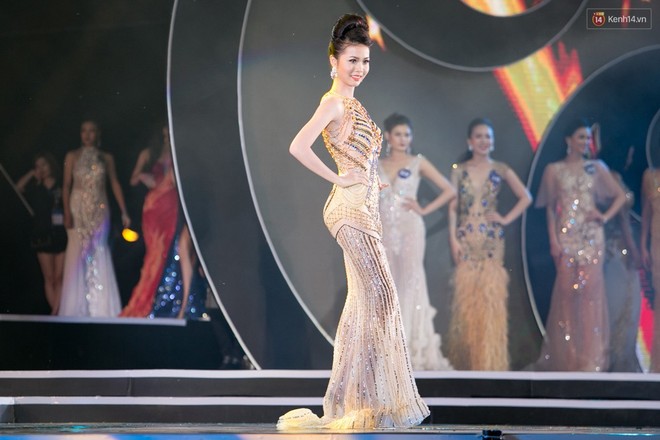 Clip: Thí sinh Hoa hậu Biển vấp váy, té ngã trên sân khấu được gọi tên vào Top 40 trong đêm Bán kết - Ảnh 9.