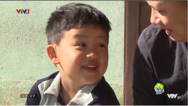 Bố ơi: Con trai Nguyễn Hải Phong khóc lóc vì lỡ làm mất xe đạp của chủ nhà - Ảnh 2.