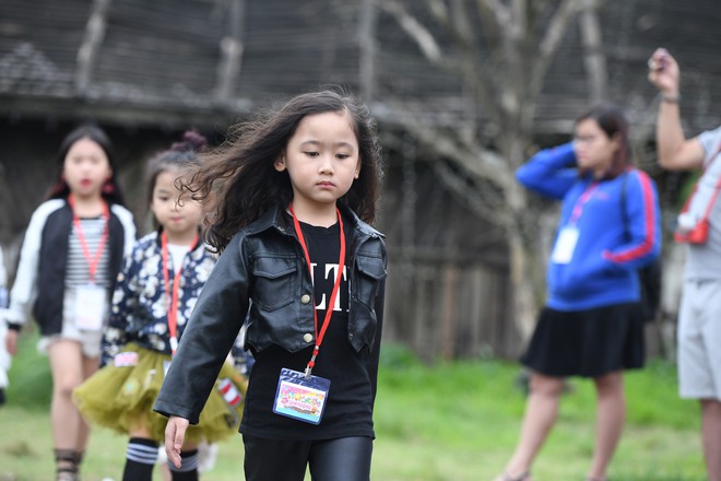 Gia đình danh hài Xuân Bắc lần đầu tiên tham dự Tuần lễ thời trang thiếu nhi 2018 - Ảnh 5.