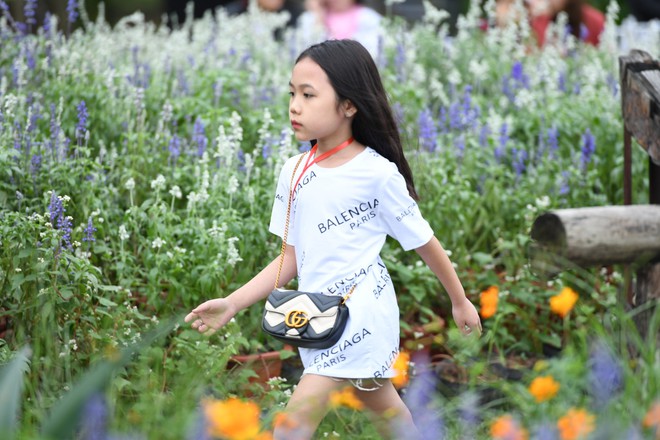 Gia đình danh hài Xuân Bắc lần đầu tiên tham dự Tuần lễ thời trang thiếu nhi 2018 - Ảnh 6.