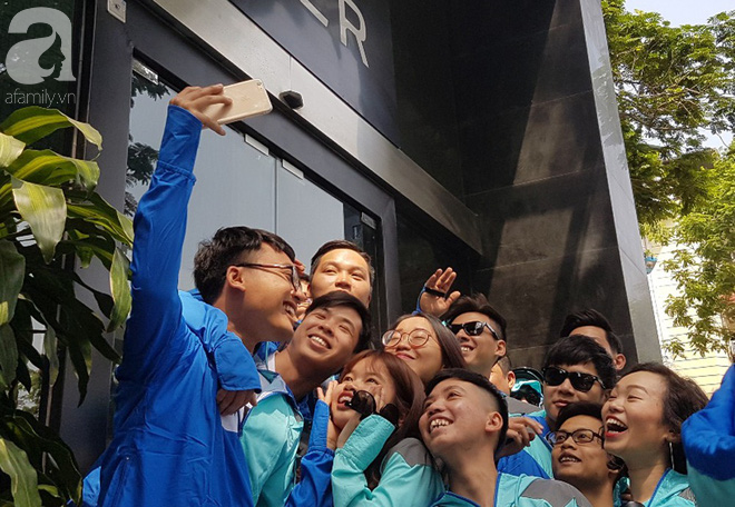 Hà Nội: Hàng trăm tài xế tập trung chụp ảnh, diễu hành, ngậm ngùi chia tay Uber - Ảnh 3.