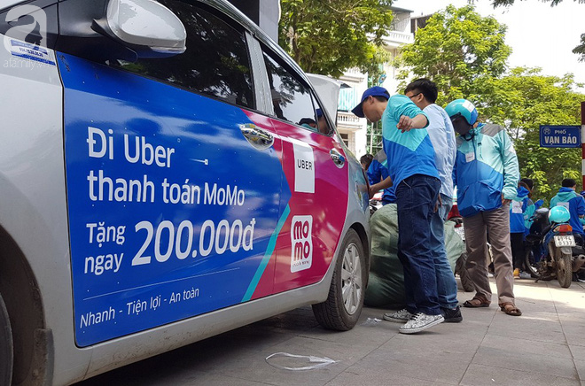 Hà Nội: Hàng trăm tài xế tập trung chụp ảnh, diễu hành, ngậm ngùi chia tay Uber - Ảnh 12.